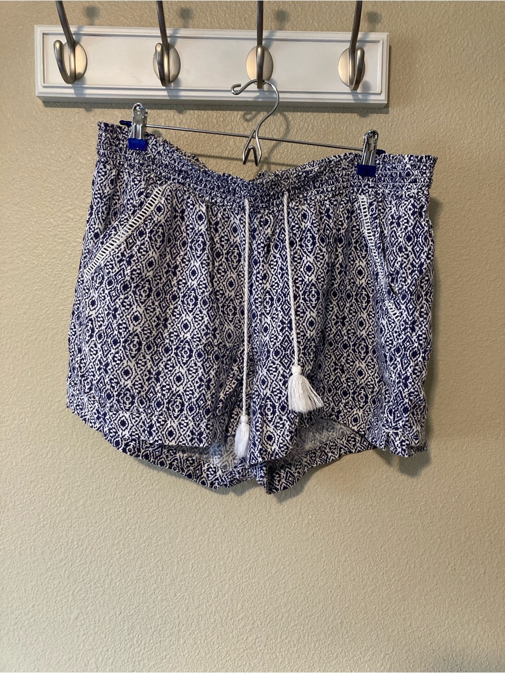 Brigg’s Women’s Patterned Elastic-Waist Shorts with Tassel Drawstring